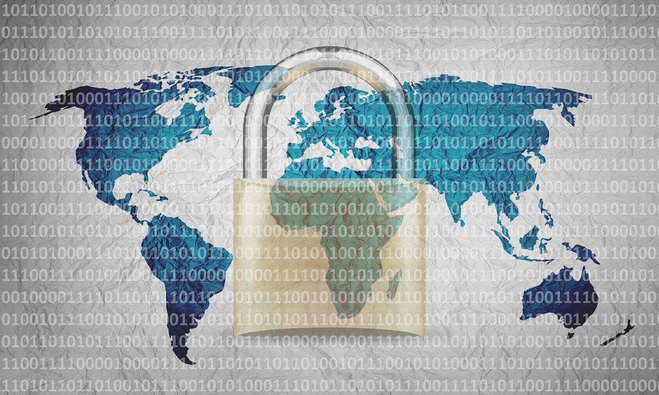 Cadenas numérique superposé à une carte du monde, symbole de la protection d'un site contre les robots indésirables