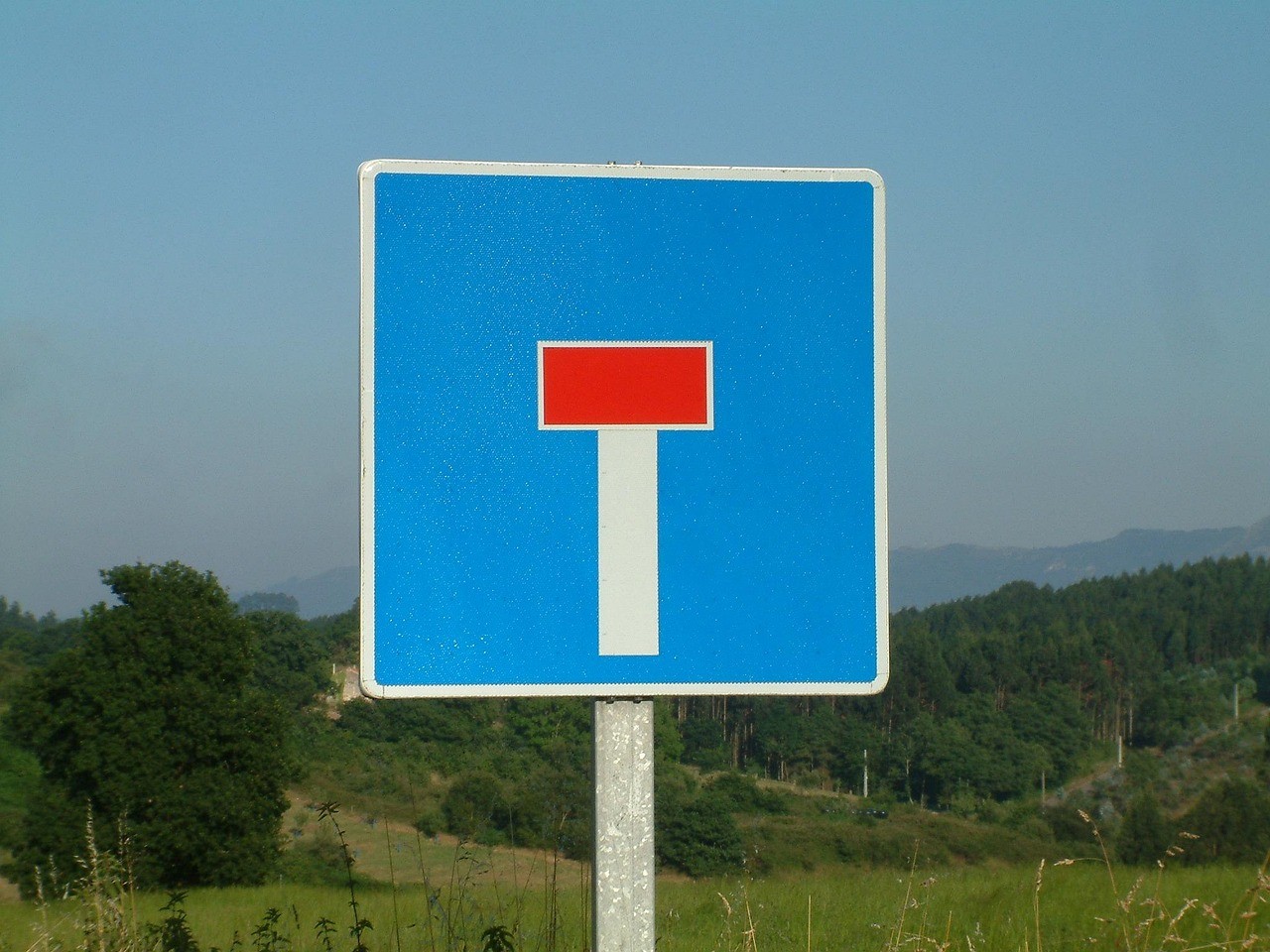 Panneau de signalisation d'impasse en bord de route, image de la page introuvable